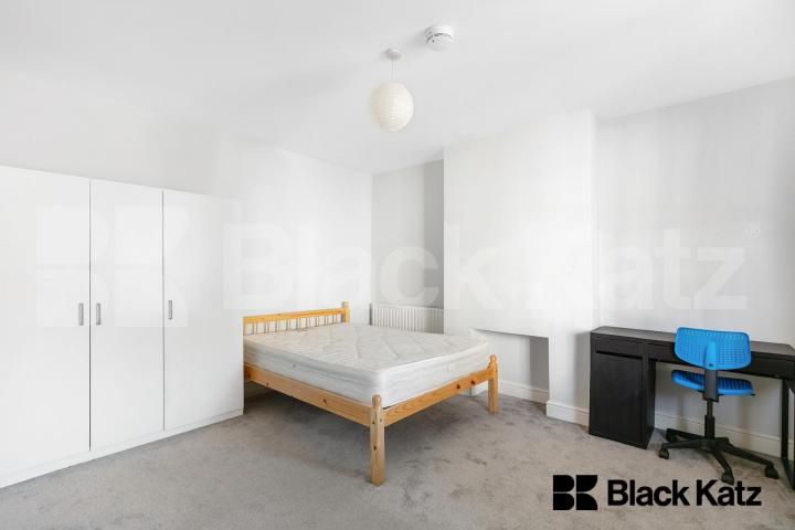 Charming 5-Bed Georgian Gem in SE15: Ideal for Students and Sharers Friary Road, Peckham